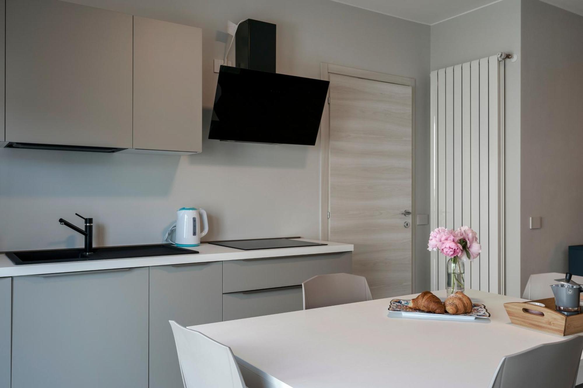 Malvezzi Apartments 데센자노델가르다 외부 사진